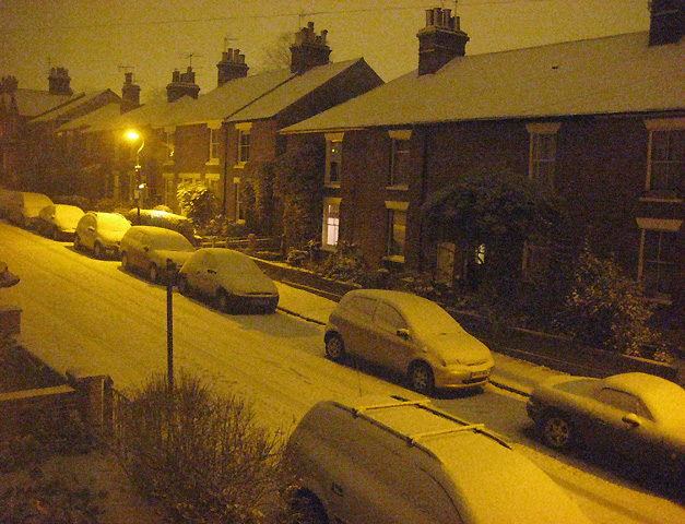 Night-time_snow_scene_in_Roman_Road_(1)_..._-_geograph.org.uk_-_1147906