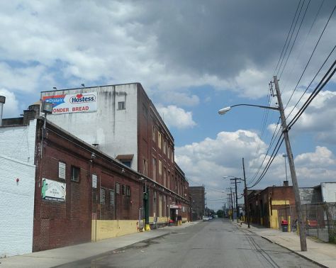 800px-Wonder_Drake_Hostess_factory_Jamaica_jeh