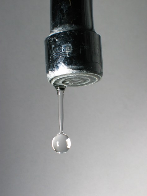 Dripping_faucet_1