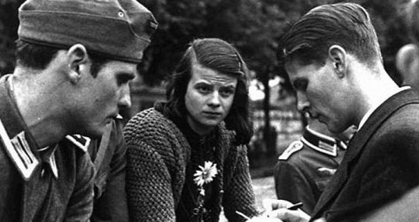 Hans-left-and-Sophie-Scholl-with-member-of-the-White-Rose-movement-660x350-1520311536