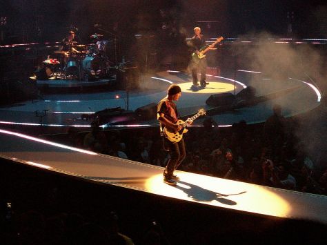 800px-U2-Anaheim_2005_Band