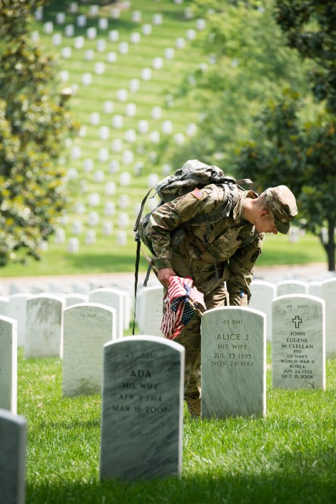 Flags-In_at_Arlington_National_Cemetery_(27175593882).jpg