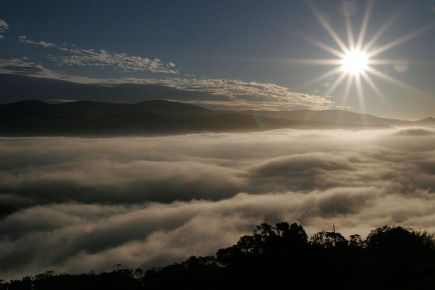 1024px-Misty_valley_-_swifts_creek04