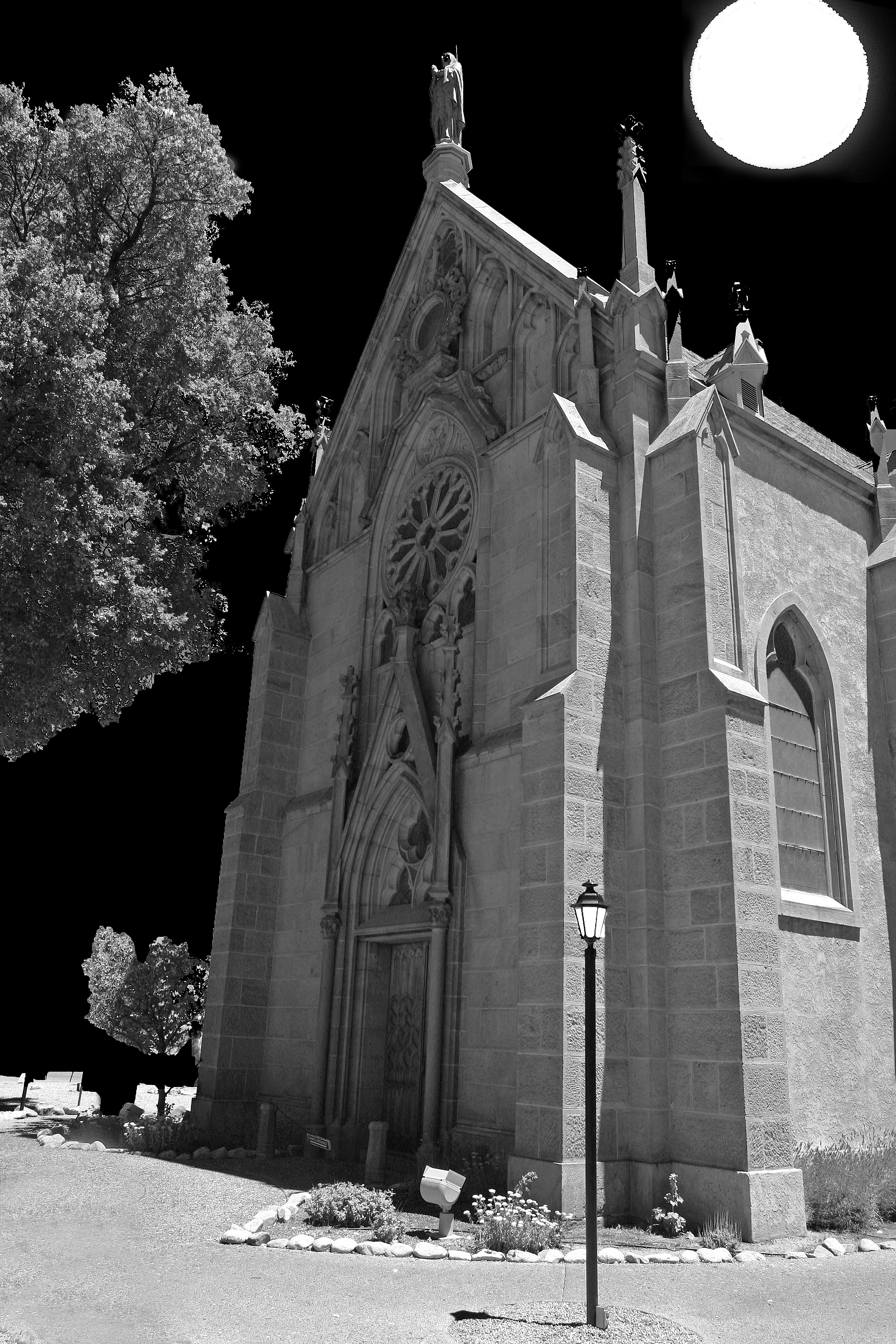 Scary_Church_at_Night_(7726430308)