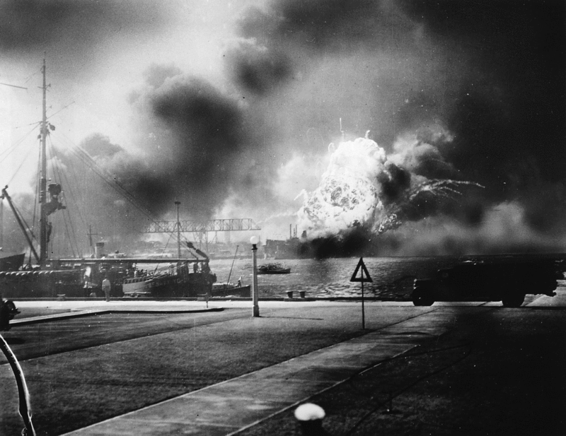 800px-Exact_moment_USS_Shaw_exploded_December_07_1941