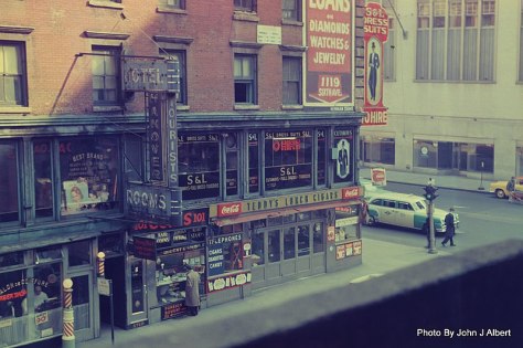 Hanover_Hotel,_New_York,_on_43rd_Street_6th_Avenue_in_1952