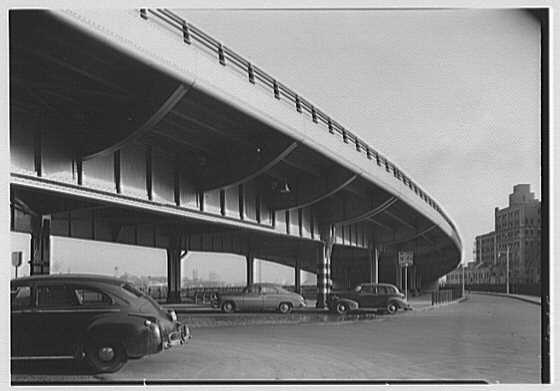 East_River_Drive_viaduct._LOC_gsc.5a16530