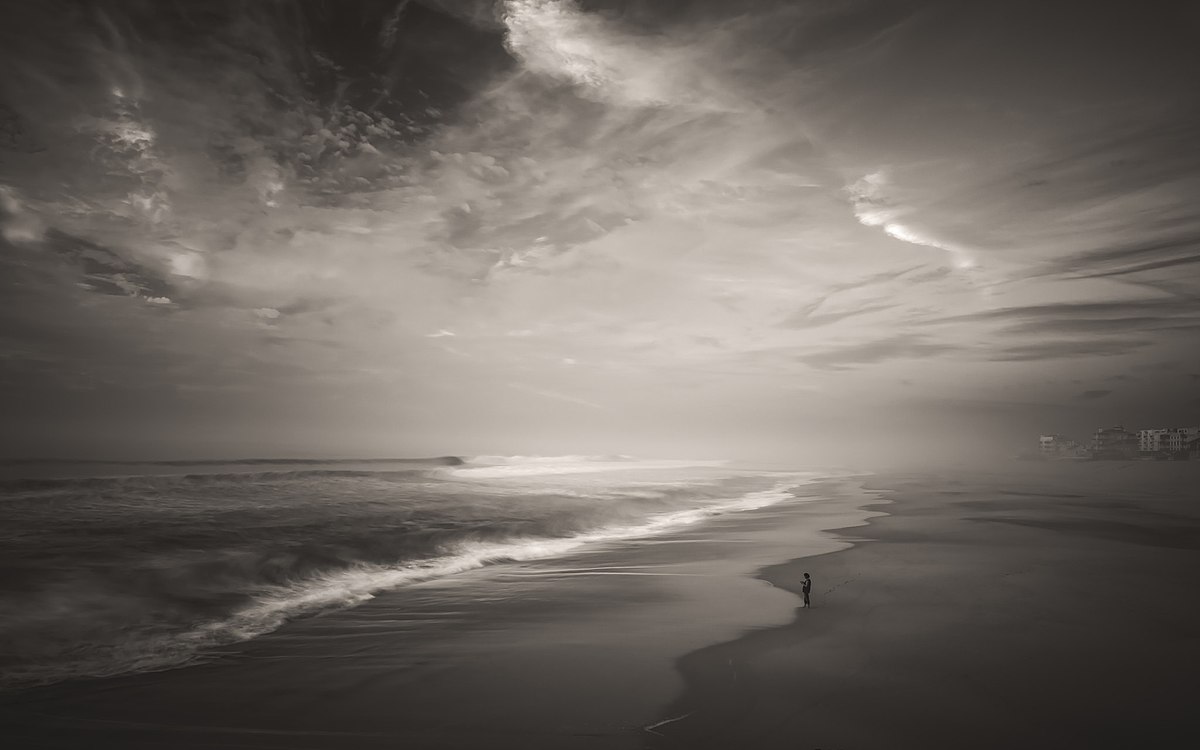 1200px-And_The_Sky_Is_A_Hazy_Shade_Of_Winter_(180952239)